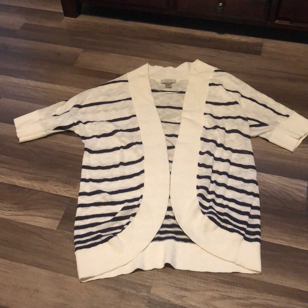 LOFT white and navy short sleeved kimono. M/L